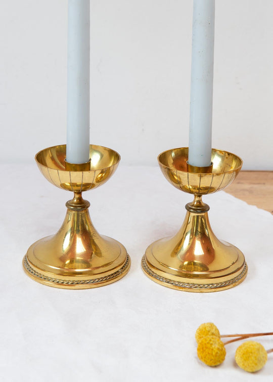 Pareja candeleros suecos latón Ydstal Metalc. 1970s (10,5 cm)