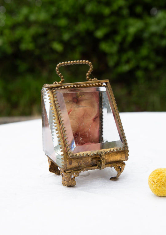 Antiguo y pequeño joyero francés c. 1900 latón y cristal (9,5 cm)