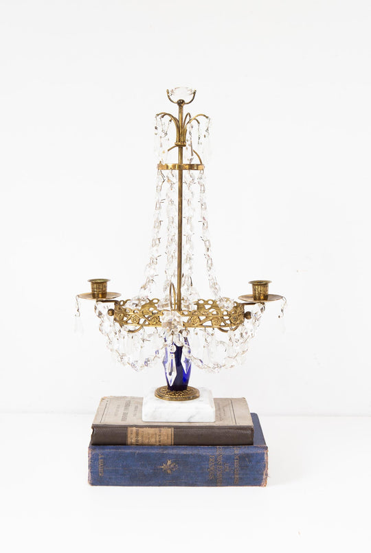 Candelabro de mesa sueco estilo gustaviano latón y cristal c. 1970s