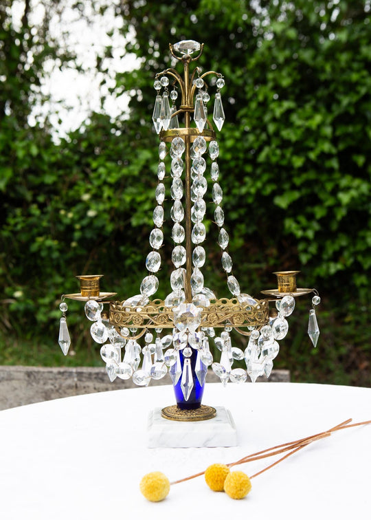 Candelabro de mesa sueco estilo gustaviano latón y cristal c. 1970s