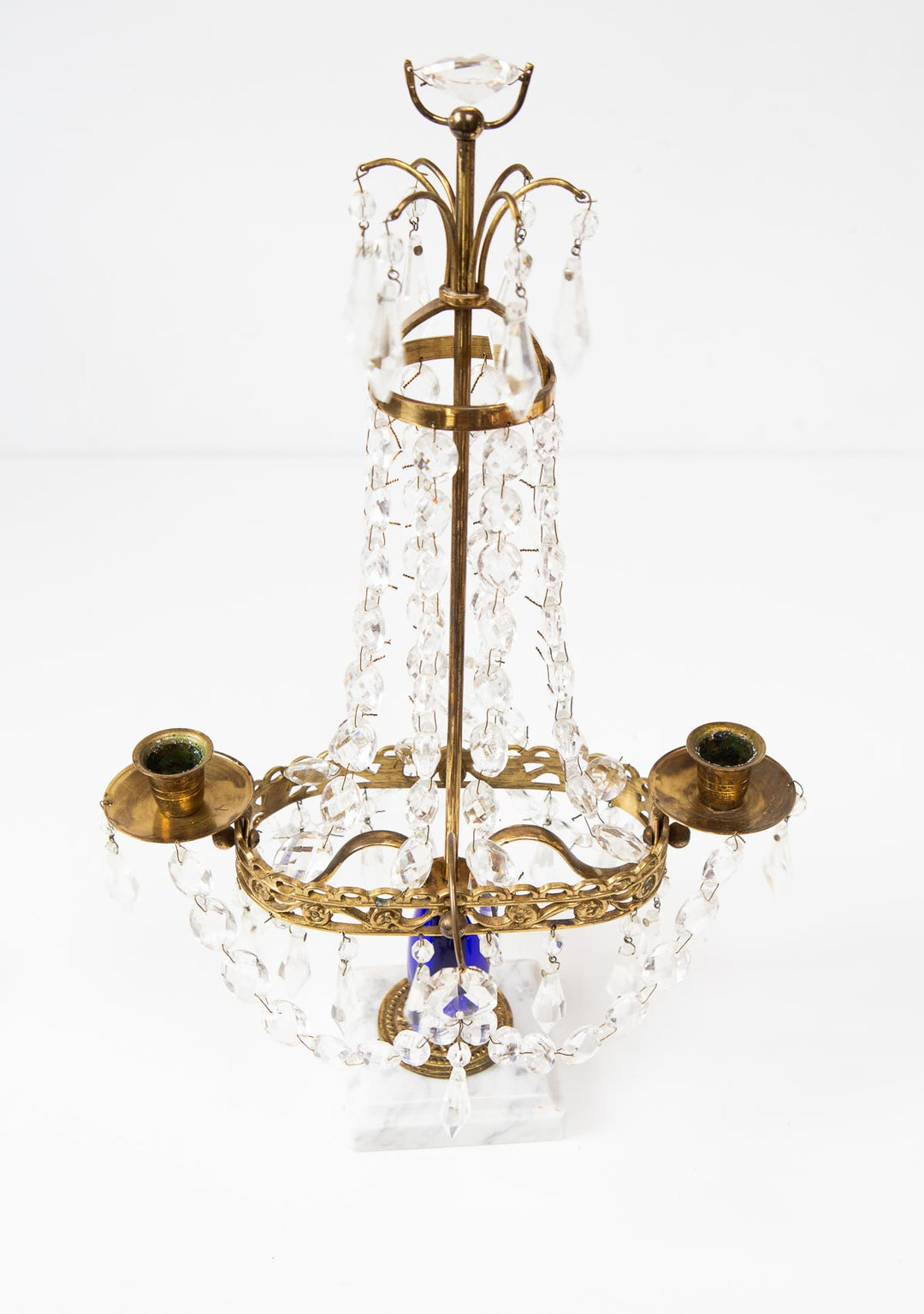 Candelabro de mesa sueco estilo gustaviano latón y cristal c. 1970s