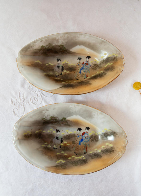 2 rabaneras porcelana japonesa KUTANI periodo Showa c. 1930-50 "Geishas y Fuji"