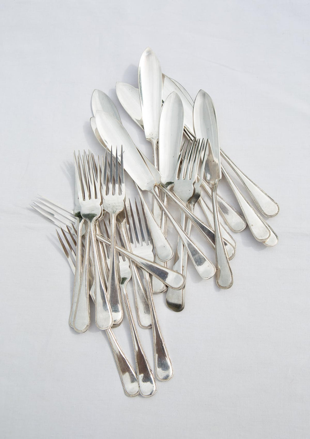 Cubertería inglesa PESCADO para 12 "perlas" con conjunto servir (26 PIEZAS)
