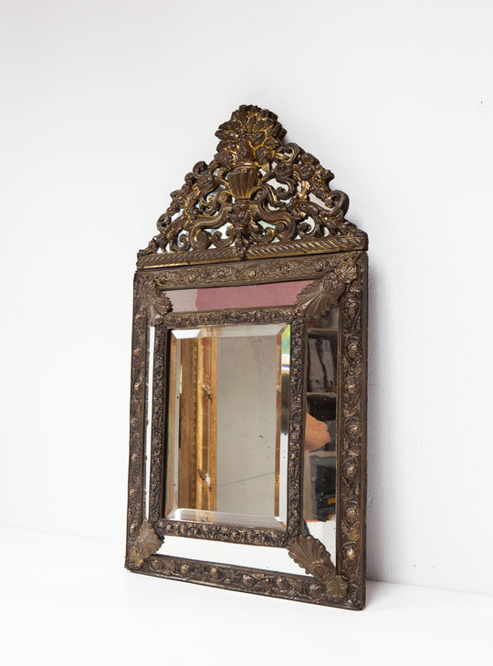 Antiguo espejo francés latón repujado con copete s. XIX (58*33 cm)