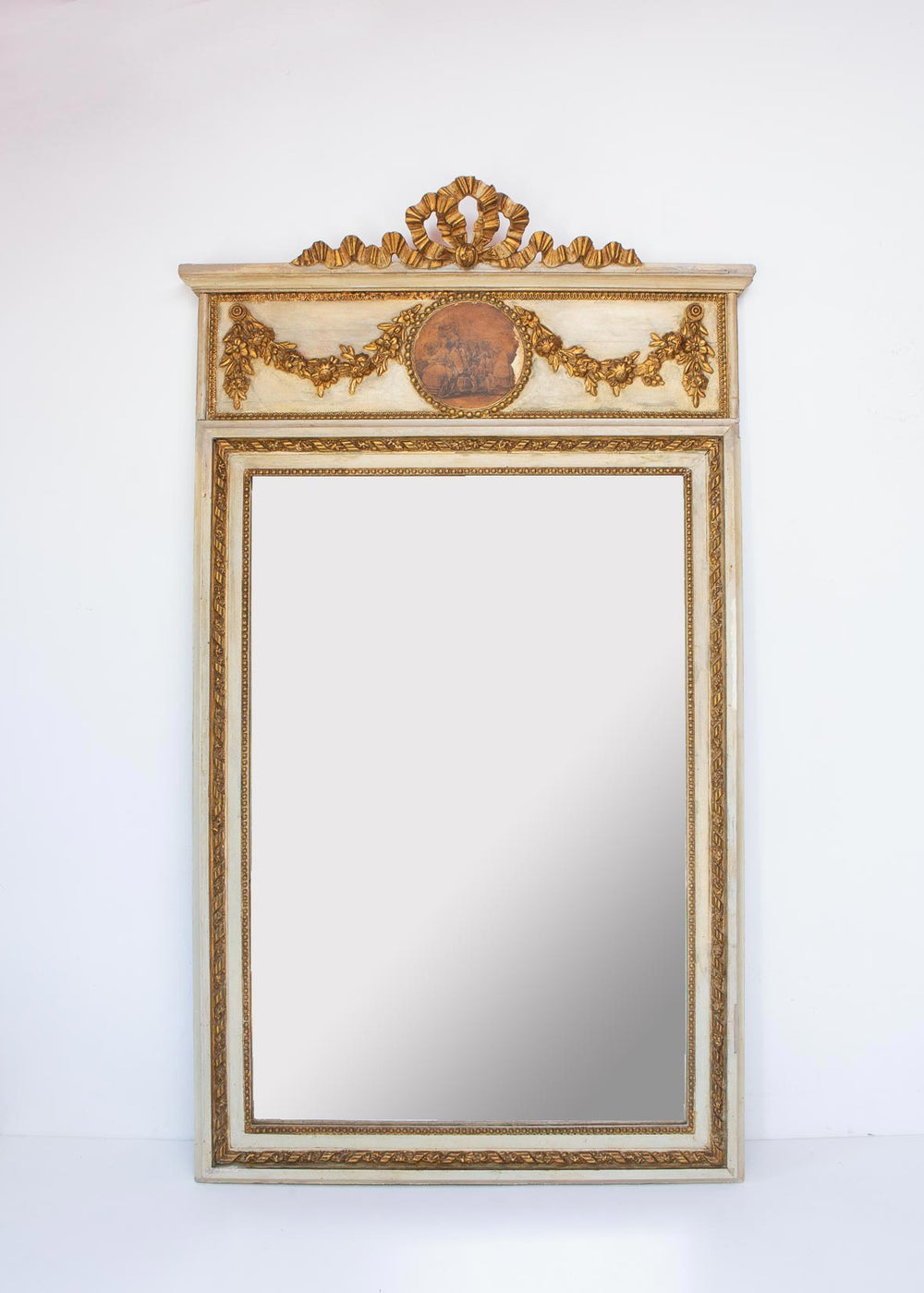 Antiguo espejo trumeau francés estilo Louis XVI con copete y lazo c. 1900 (127*75 cm)