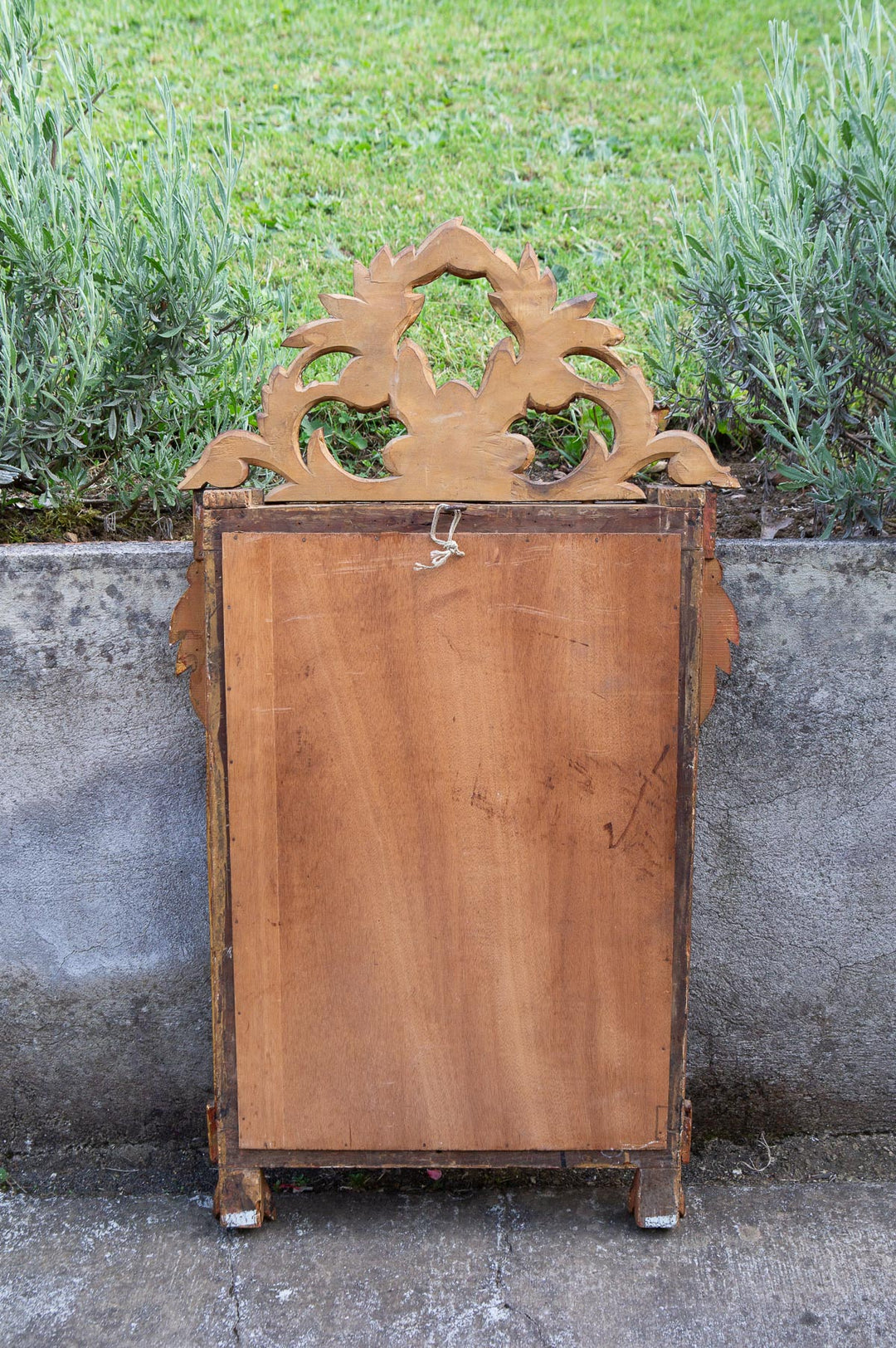 Espejo francés madera dorada con copete estilo Louis XVI c. 1940s (97*53 cm)