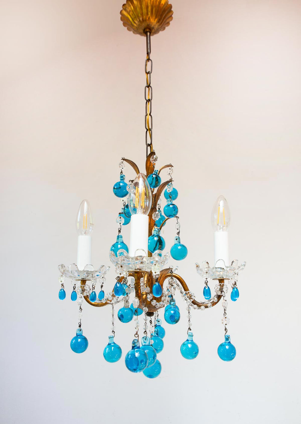 Chandelier italiano metal dorado gotas cristal Murano azul turquesa c. 1960 (26 cm)