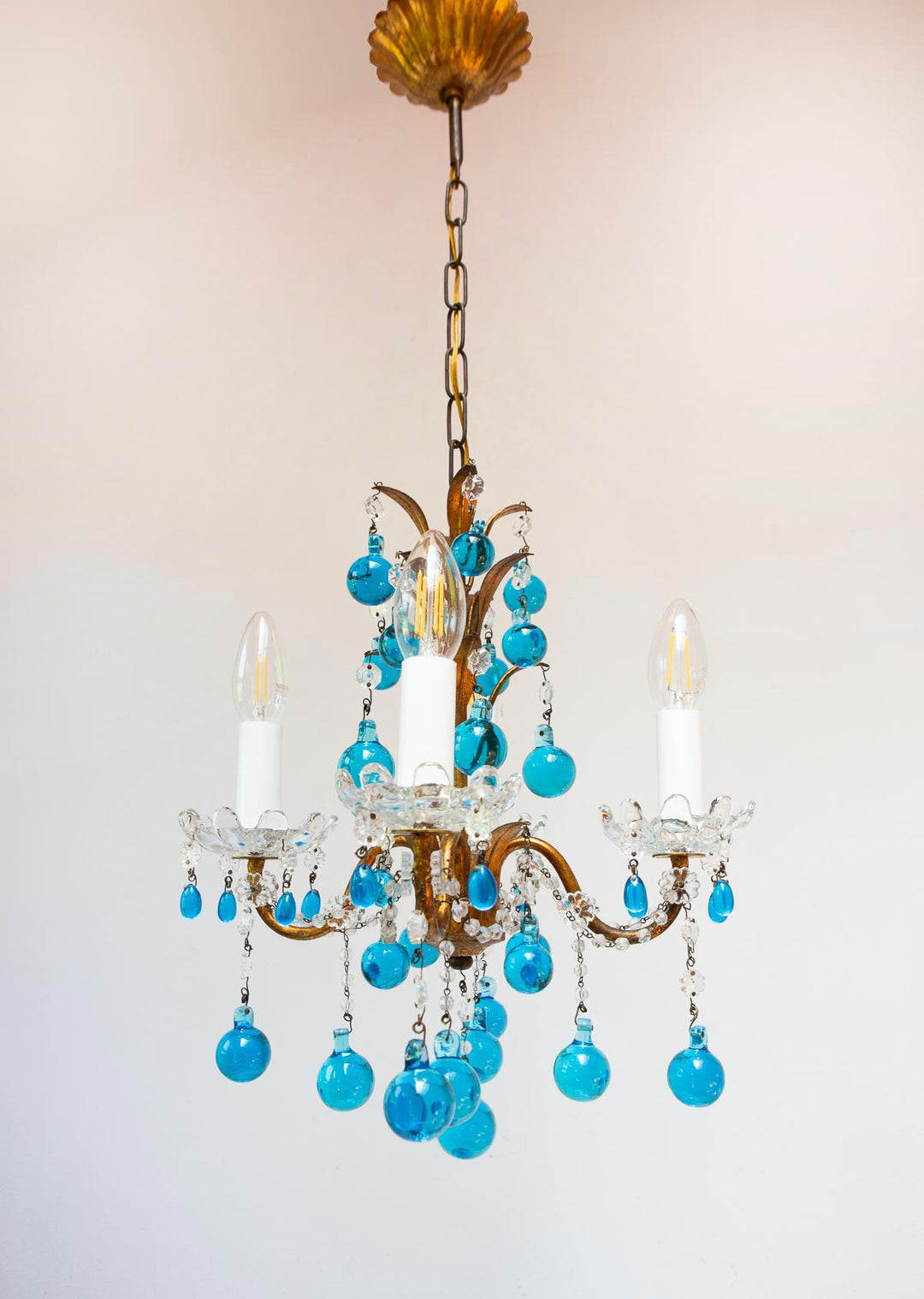 Chandelier italiano metal dorado gotas cristal Murano azul turquesa c. 1960 (26 cm)