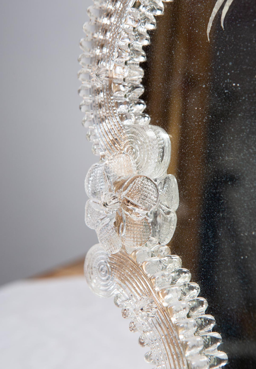 Espejo de tocador o mural cristal Murano flores rosa c. 1950 (36*31 cm)