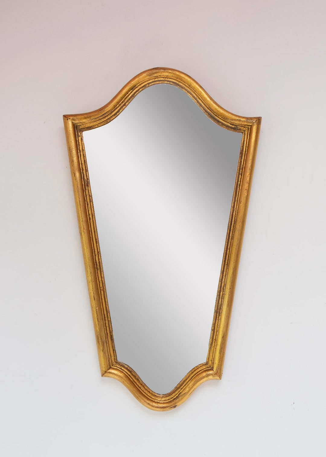 Pequeño espejo francés madera dorada c. 1950s