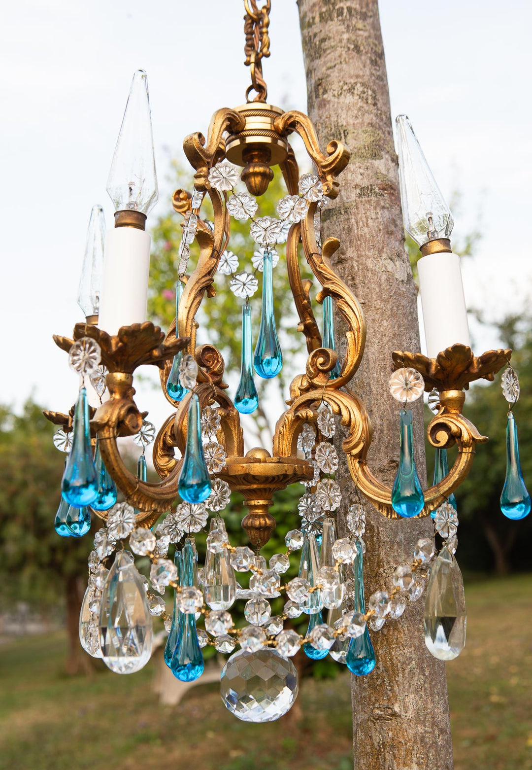 Antiguo chandelier francés bronce gotas Murano azul c. 1950/60s (37 cm)