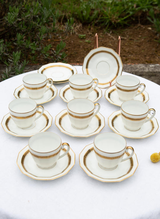 Juego de café PARA 8 porcelana Limoges filo dorado greca clásica (19 PIEZAS)