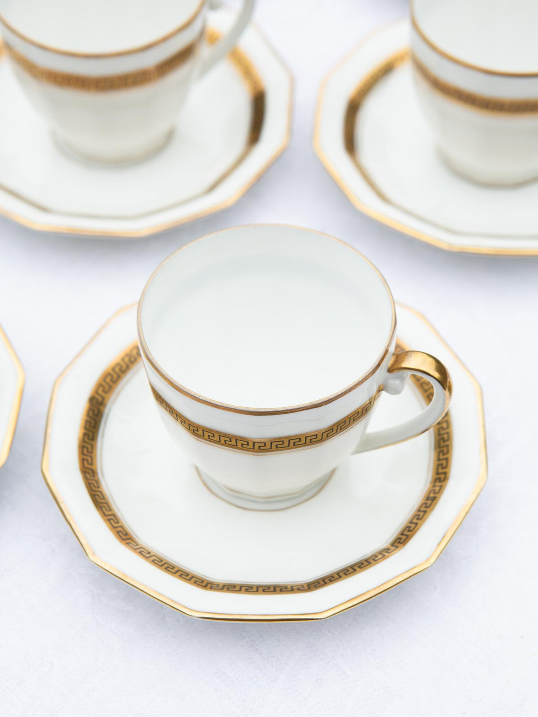 Juego de café PARA 8 porcelana Limoges filo dorado greca clásica (19 PIEZAS)