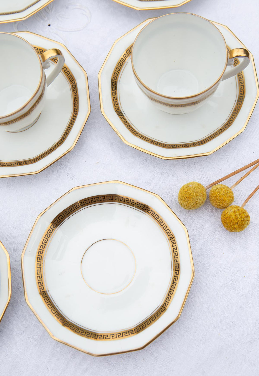 Juego de café PARA 8 porcelana Limoges filo dorado greca clásica (19 PIEZAS)