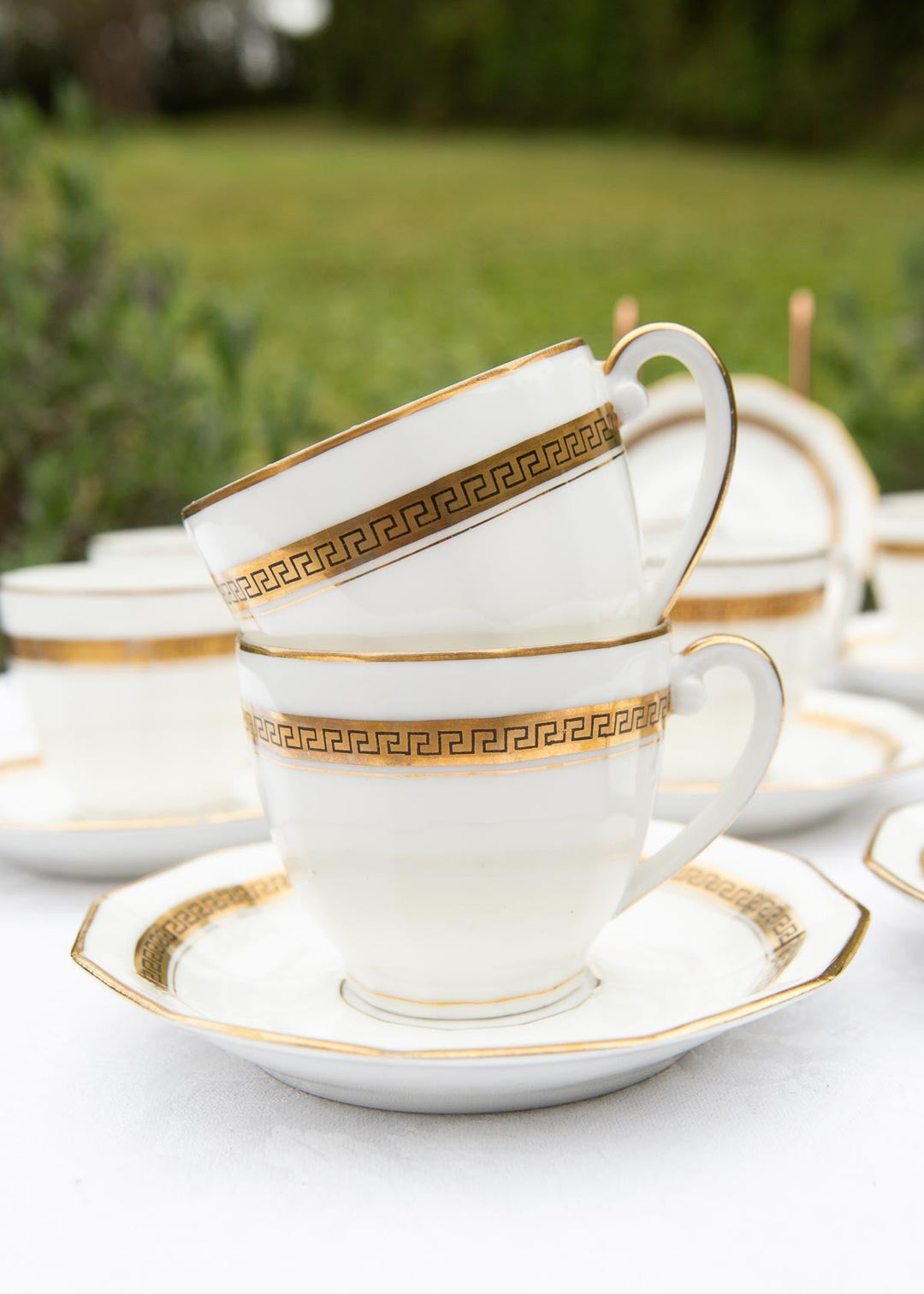 Juego de café PARA 8 porcelana Limoges filo dorado greca clásica (19 PIEZAS)