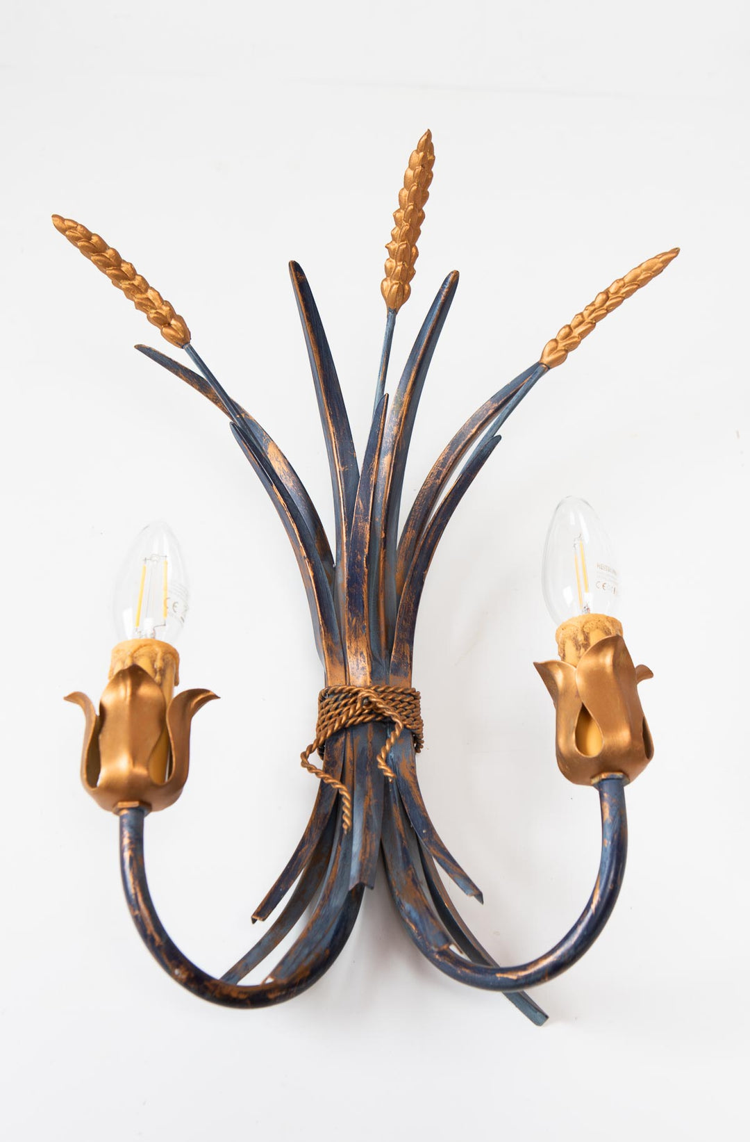 Pareja apliques italianos metal dorado hojas y espigas azul y dorado c. 1980 (40*32 cm)