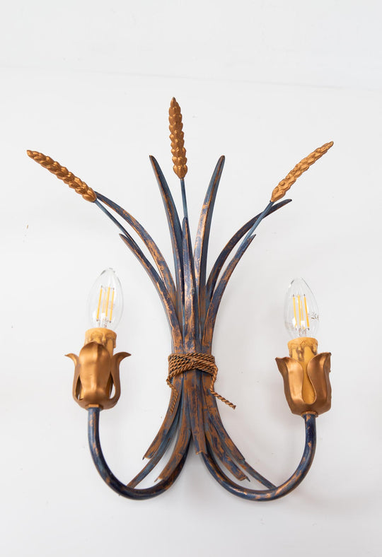 Pareja apliques italianos metal dorado hojas y espigas azul y dorado c. 1980 (40*32 cm)