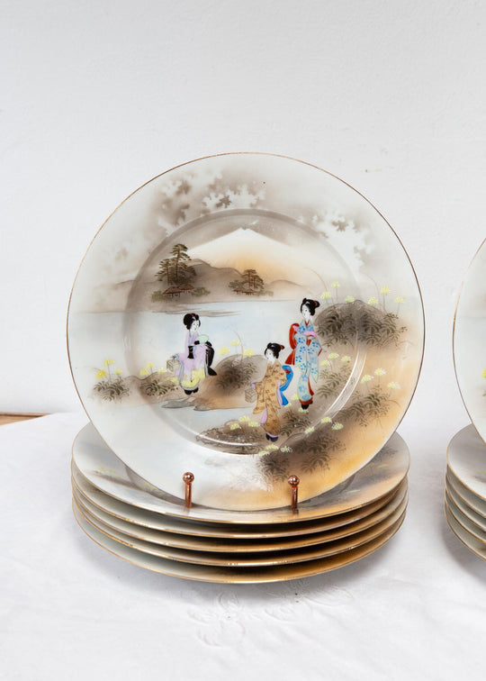 Juego 6 platos LLANOS porcelana japonesa KUTANI periodo Showa c. 1930-50 "Geishas y Fuji" (3 JUEGOS DISPONIBLES)