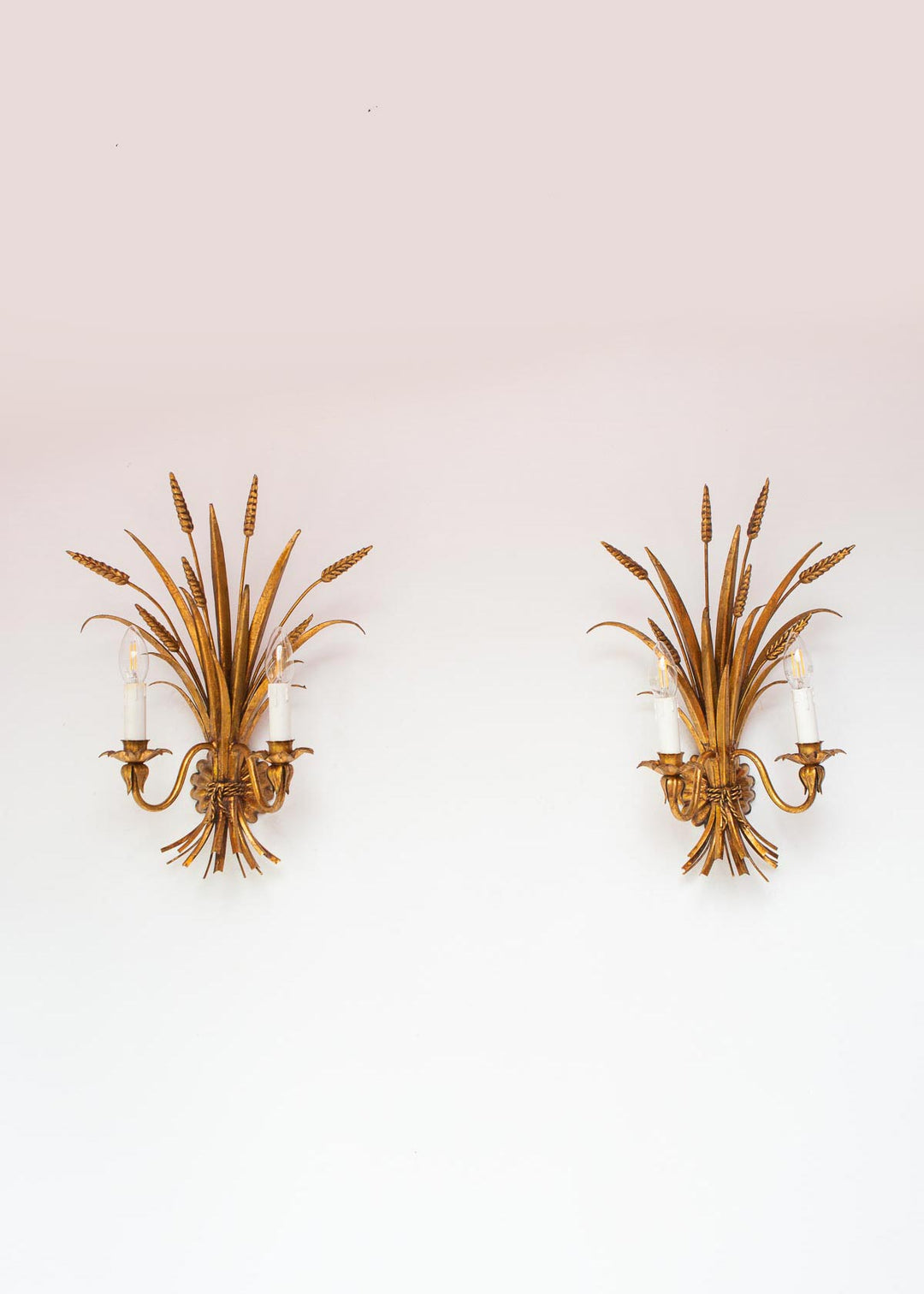 Pareja apliques italianos metal dorado hojas y espigas c. 1960/70 (49*38 cm)