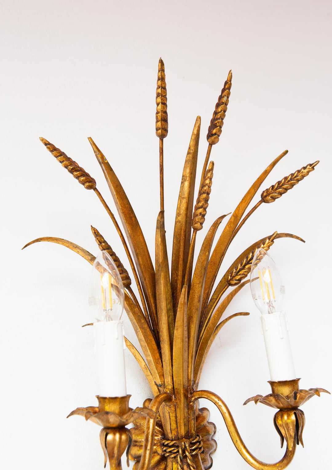 Pareja apliques italianos metal dorado hojas y espigas c. 1960/70 (49*38 cm)