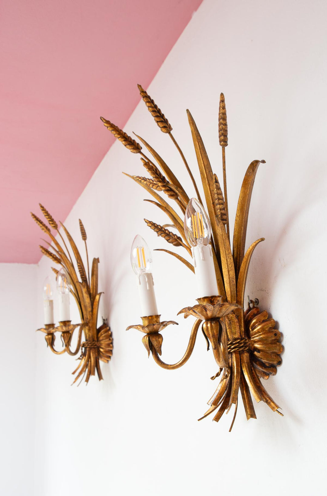 Pareja apliques italianos metal dorado hojas y espigas c. 1960/70 (49*38 cm)