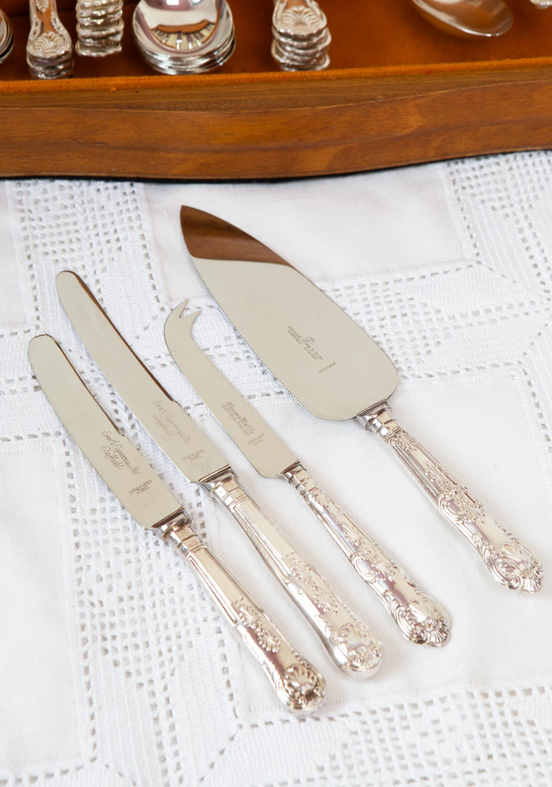 cuberteria inglesa Smith Seymour Sheffield kings pattern metal bano plata en estuche madera caoba