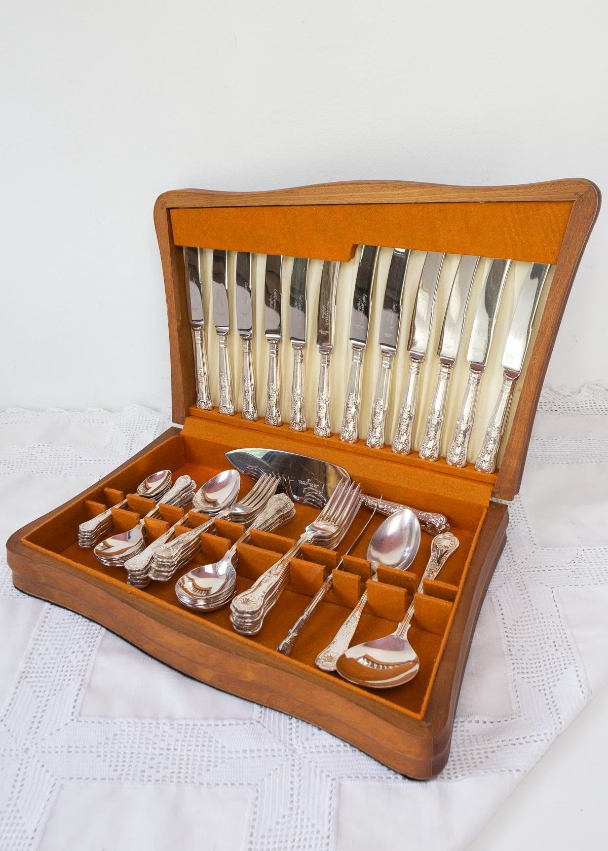 cuberteria inglesa Smith Seymour Sheffield kings pattern metal bano plata en estuche madera caoba