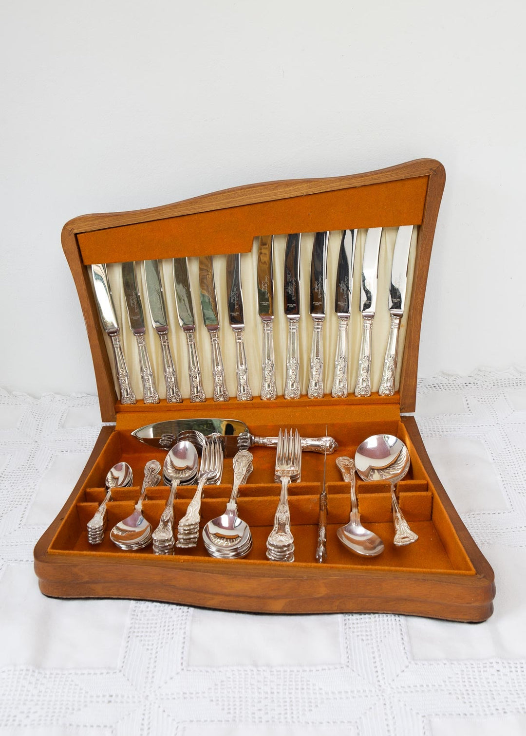cuberteria inglesa kings pattern metal bano plata en estuche madera caoba