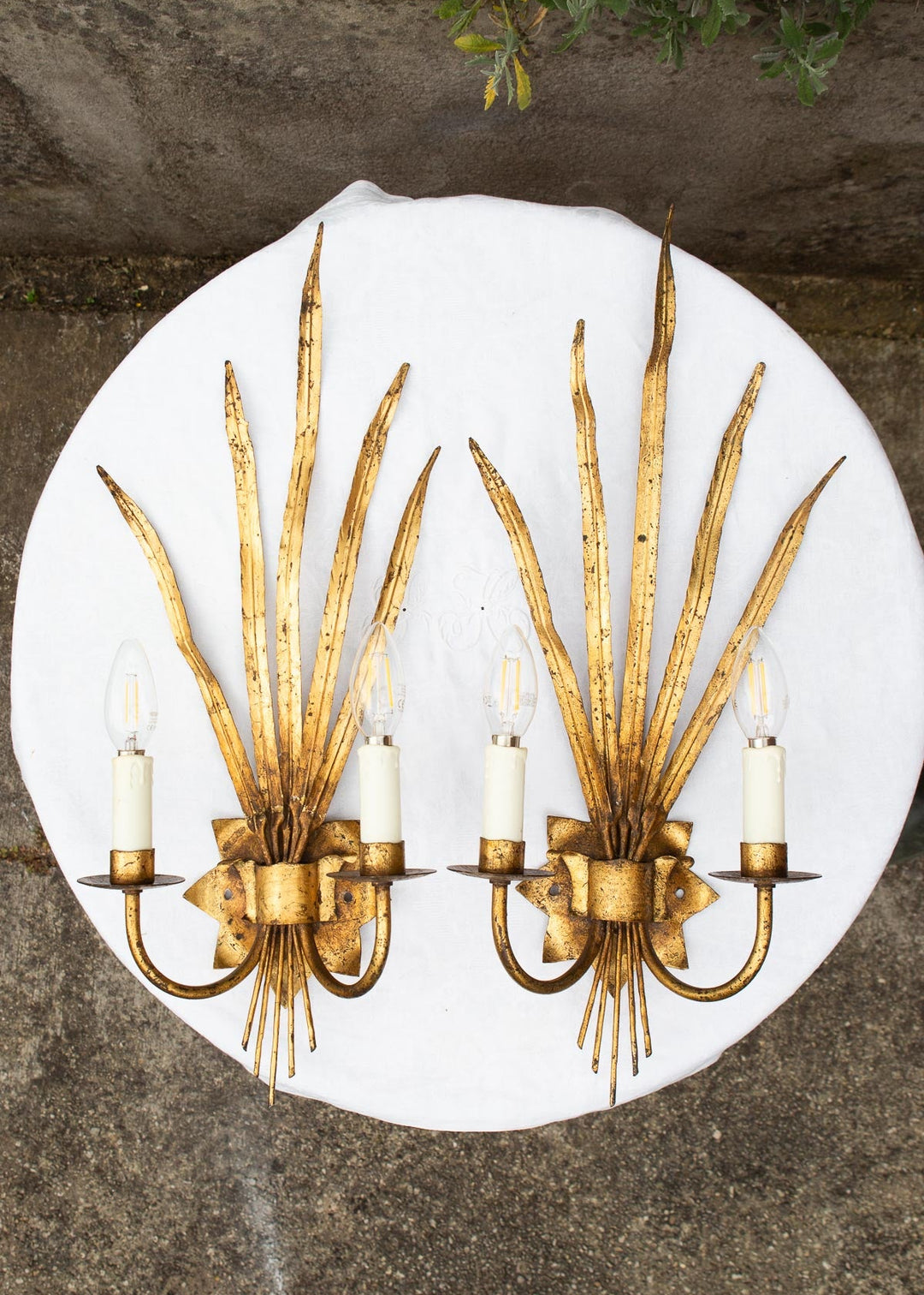pareja apliques hojas doradas vintage midcentury modern