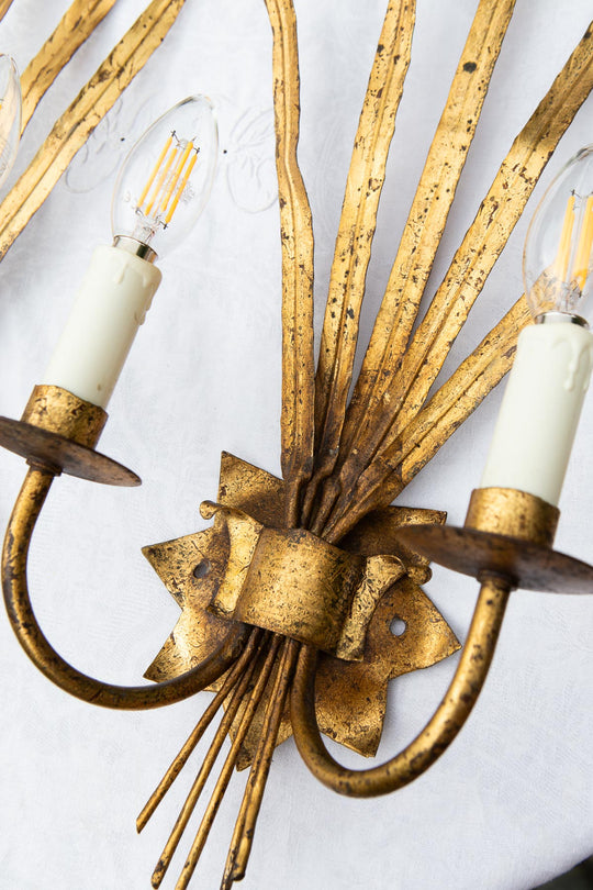 Pareja apliques franceses metal dorado hojas c. 1950s (60*24 cm)