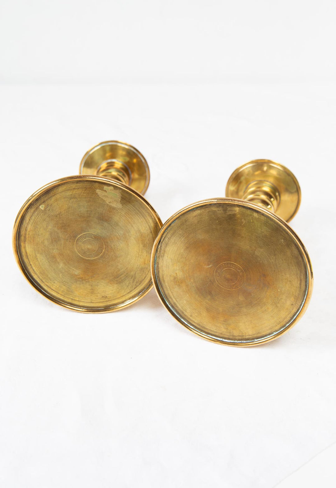 Pareja candeleros suecos latón dorado espiral Gottfrid Carlsson Eskilstuna c. 1950 (16 cm)