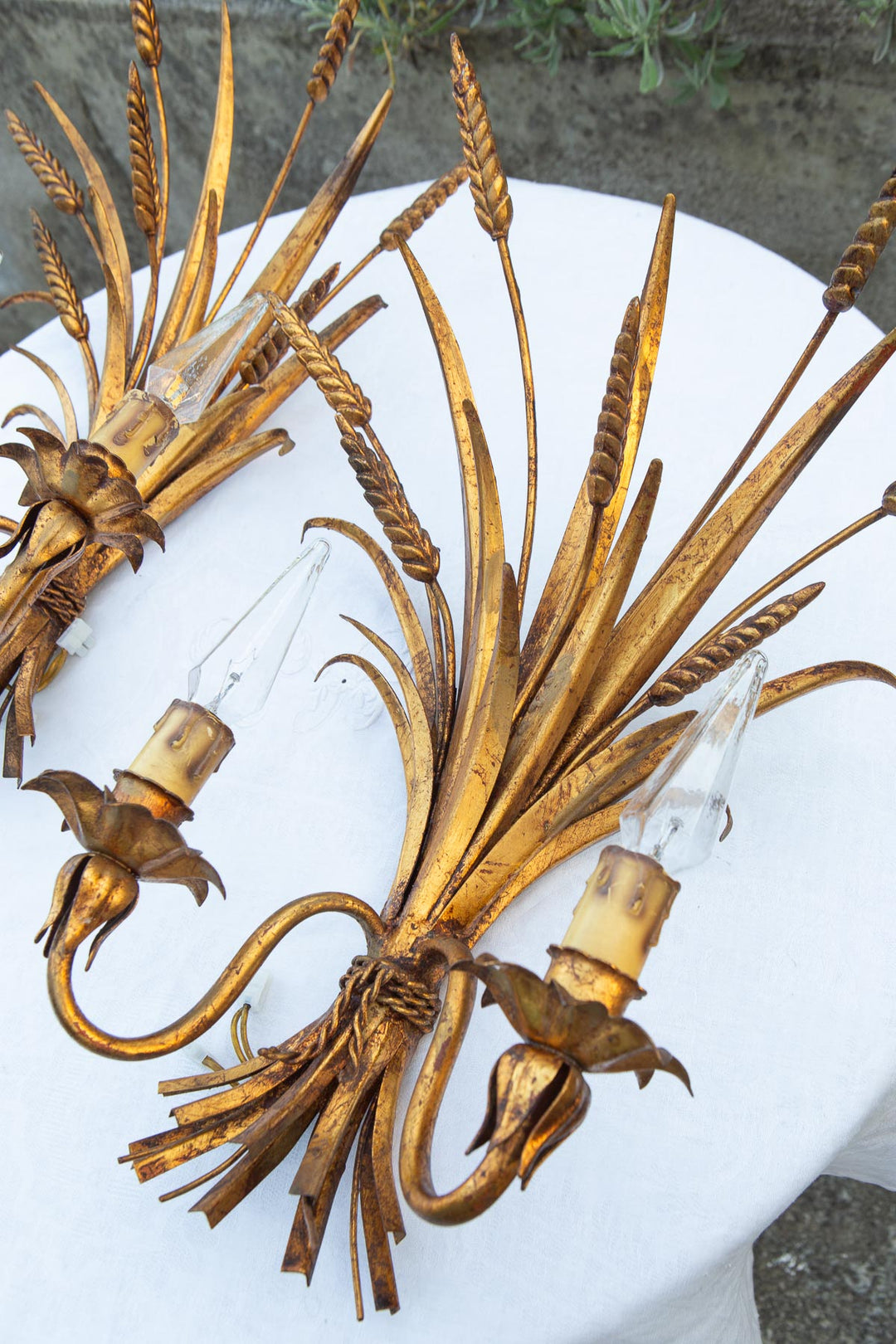 Pareja apliques italianos metal dorado hojas y espigas c. 1960/70 (45*26 cm)