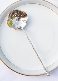 Cucharilla espolvoreadora "sifter" sueca metal baño plata