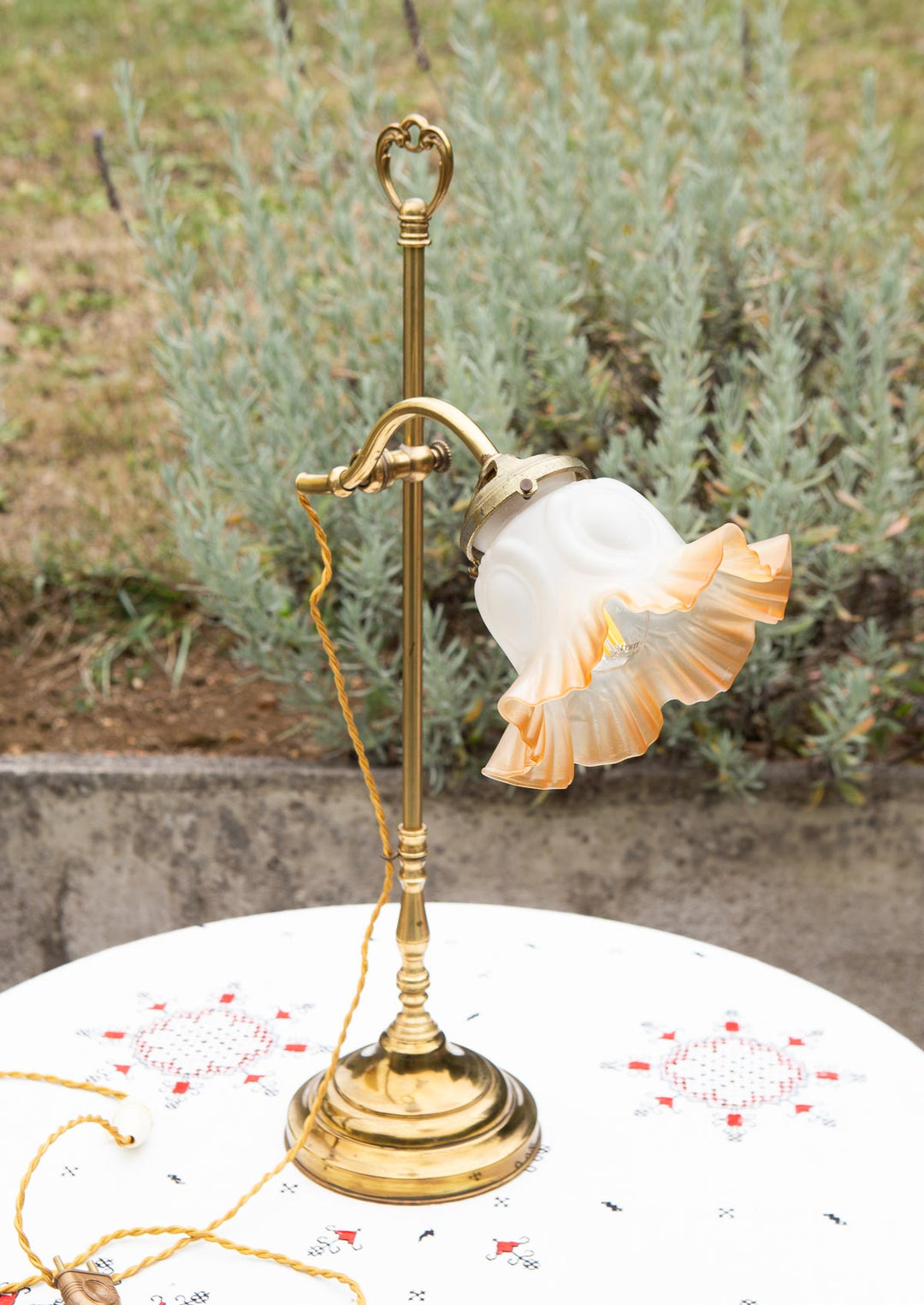 Antigua lámpara de mesa estilo art nouveau francesa aprox. 1920/30 con tulipa