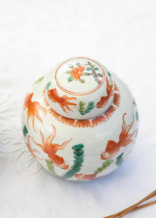 Pareja de pequeños tibores chinos de porcelana peces dorados (11,5 cm)