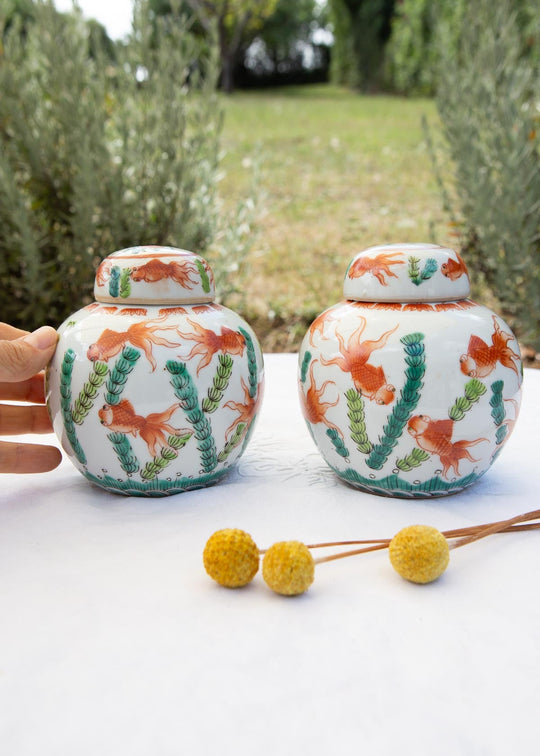 Pareja de pequeños tibores chinos de porcelana peces dorados (11,5 cm)