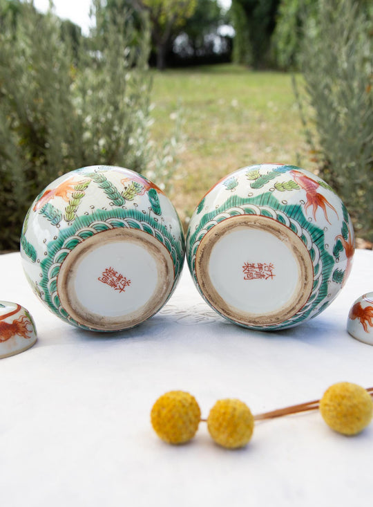 Pareja de pequeños tibores chinos de porcelana peces dorados (11,5 cm)