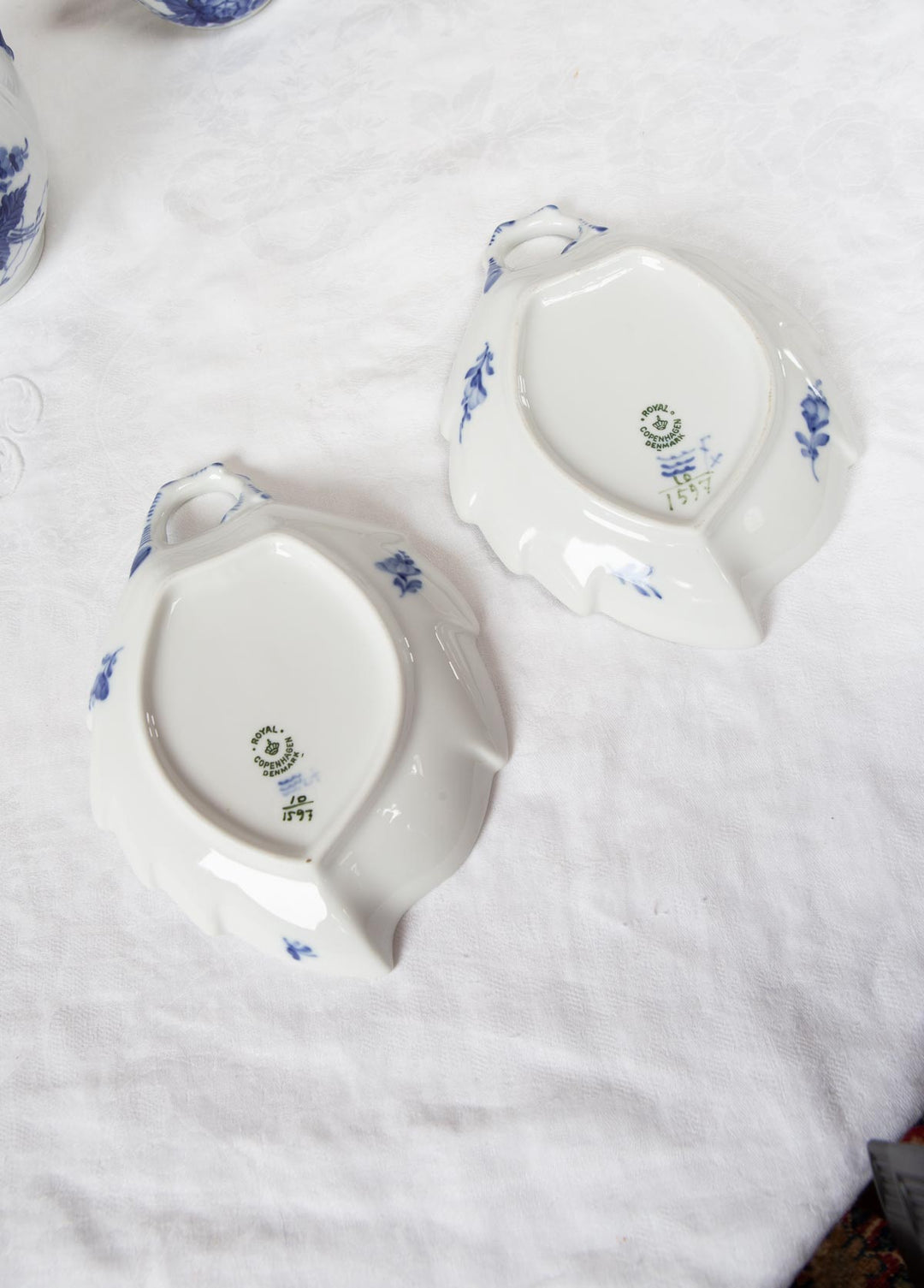 Juego 2 fuentes "hojas" porcelana danesa Royal Copenhagen "Flor azul" "Blå Blomst"