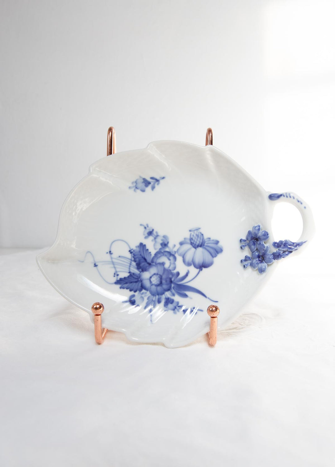 Juego 2 fuentes "hojas" porcelana danesa Royal Copenhagen "Flor azul" "Blå Blomst"
