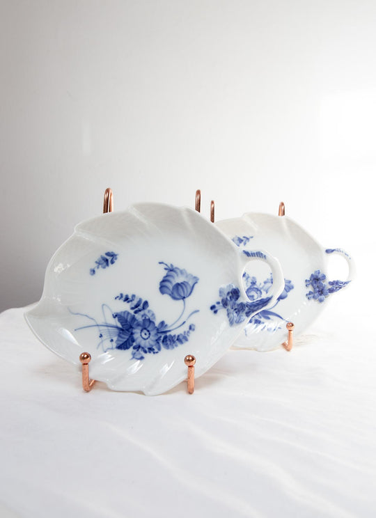 Juego 2 fuentes "hojas" porcelana danesa Royal Copenhagen "Flor azul" "Blå Blomst"