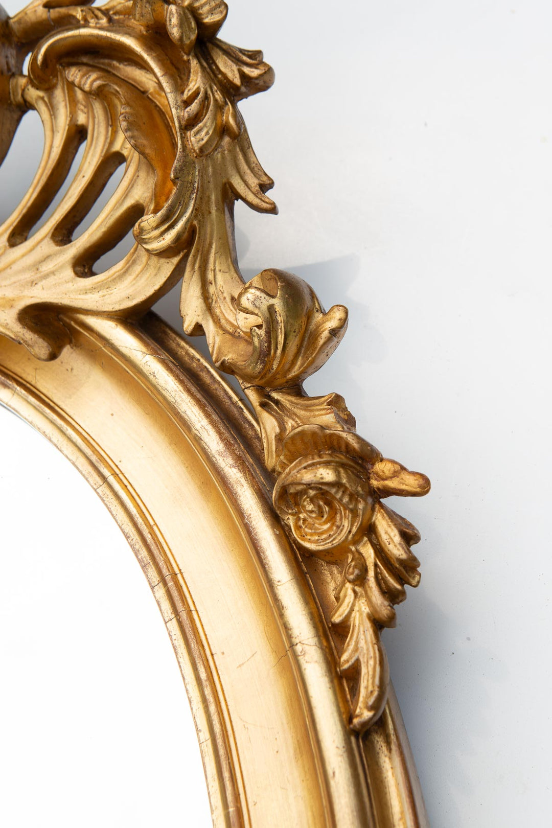 Antiguo espejo dorado francés estilo Louis XV/Isabelino con copete s. XIX (120*66 cm)