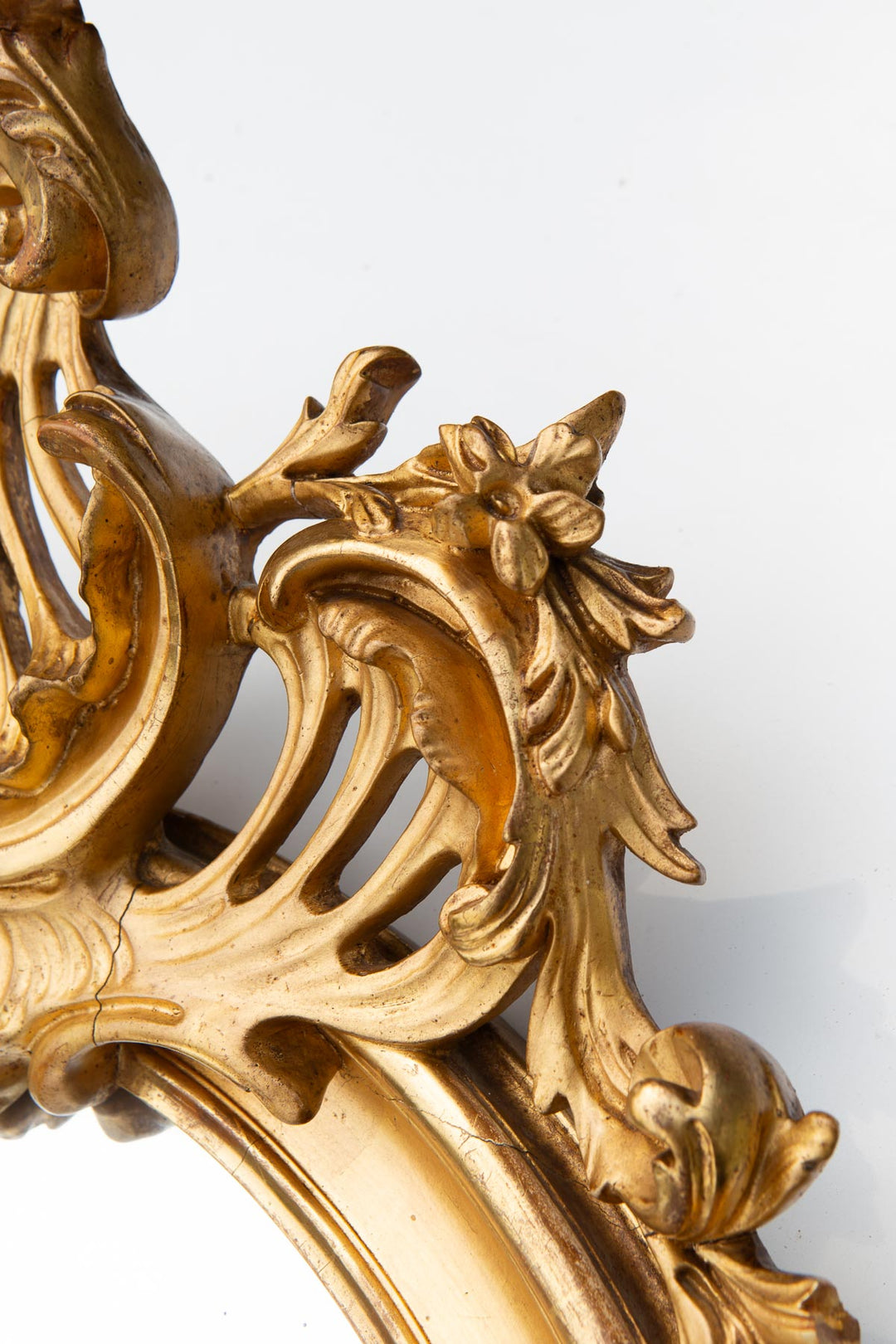 Antiguo espejo dorado francés estilo Louis XV/Isabelino con copete s. XIX (120*66 cm)