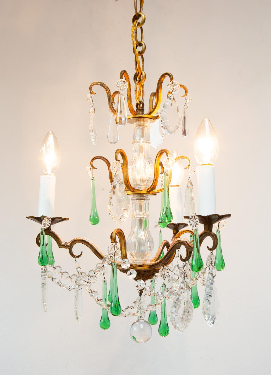 Antiguo chandelier francés bronce gotas cristal verde c. 1950/60s (34 cm)