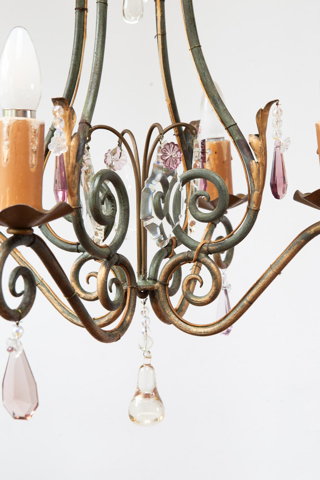 Antiguo chandelier francés hierro patinado verde y dorado cristales c. 1900 (50 cm)