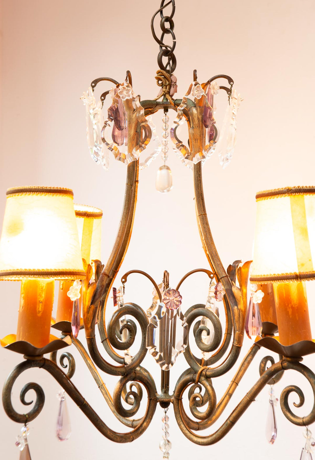 Antiguo chandelier francés hierro patinado verde y dorado cristales c. 1900 (50 cm)