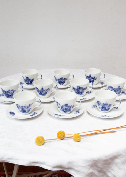 Juego de tazas moka porcelana danesa Royal Copenhagen "Blå Blomst" (10 SERVICIOS)