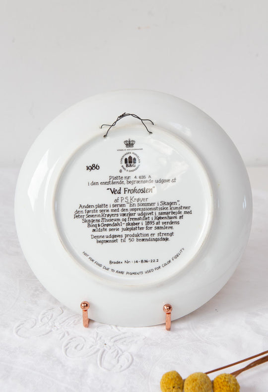 Plato decorativo porcelana danesa Bing & Grøndahl "En el almuerzo" P.S. Krøyer 1986