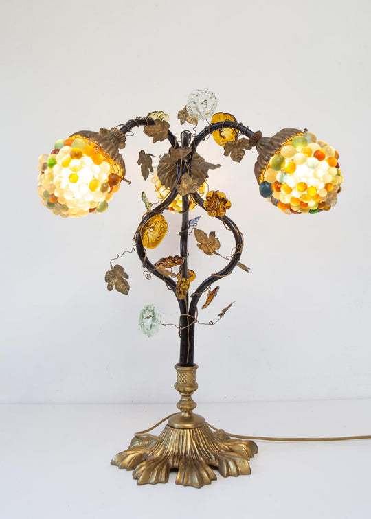 Gran lámpara mesa bronce y racimos uvas cristal s. XX (65 cm)