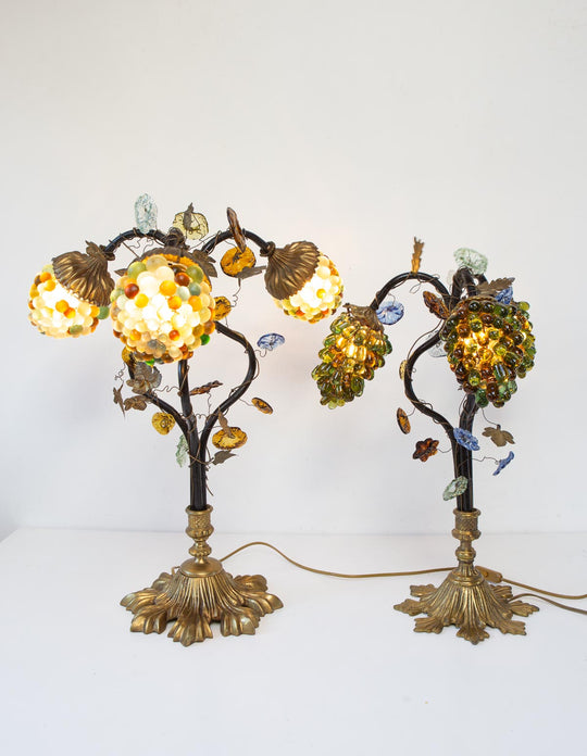 Gran lámpara mesa bronce y racimos uvas cristal s. XX (65 cm)