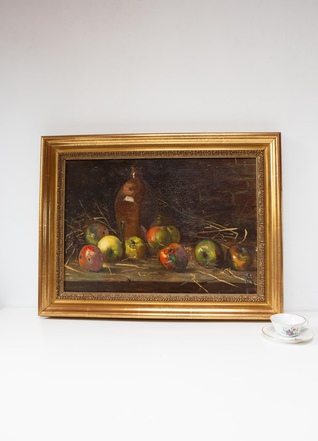 Bodegón con manzanas. Escuela francesa c. 1950. Marco dorado (75*57 cm)